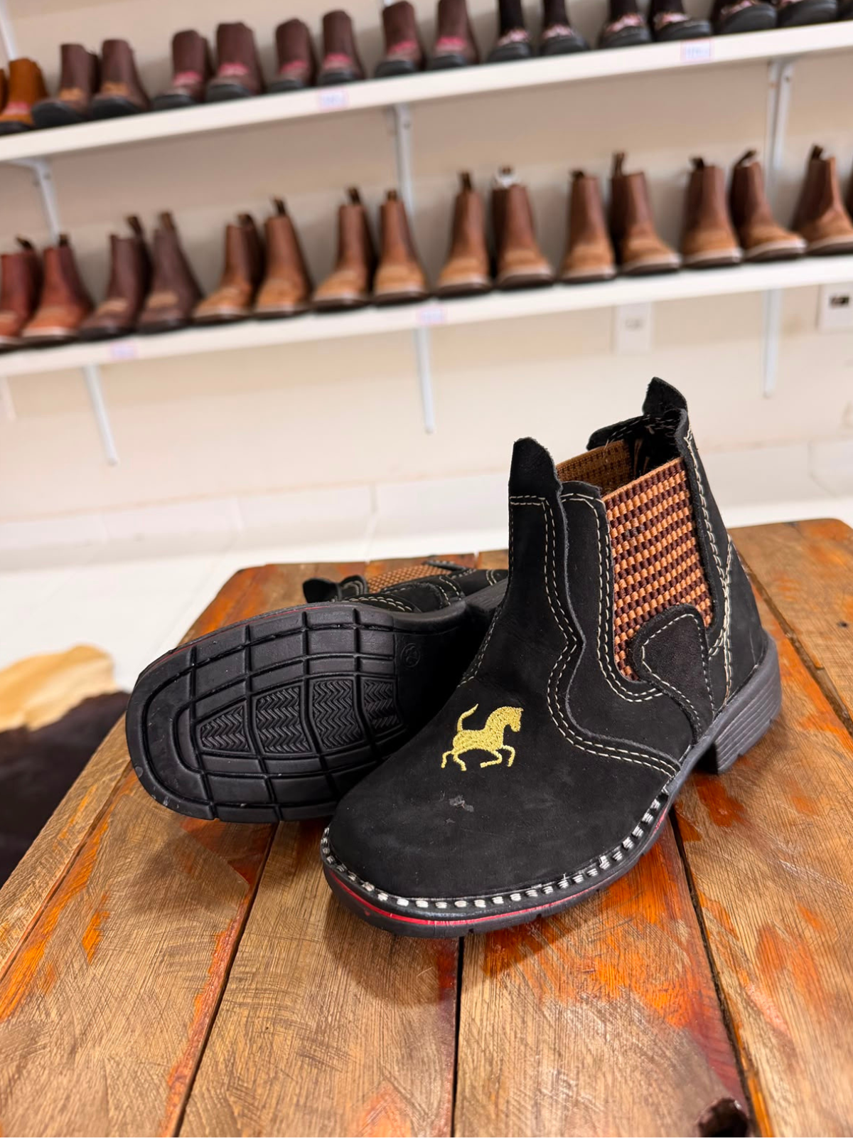 Botina Country Infantil Preta com Bordado de Cavalo